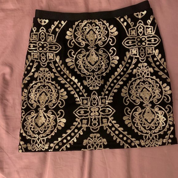 🚨 LAST CHANCE! 💫 3 for $15! 💫 Mini Sequined Skirt - Picture 4 of 4